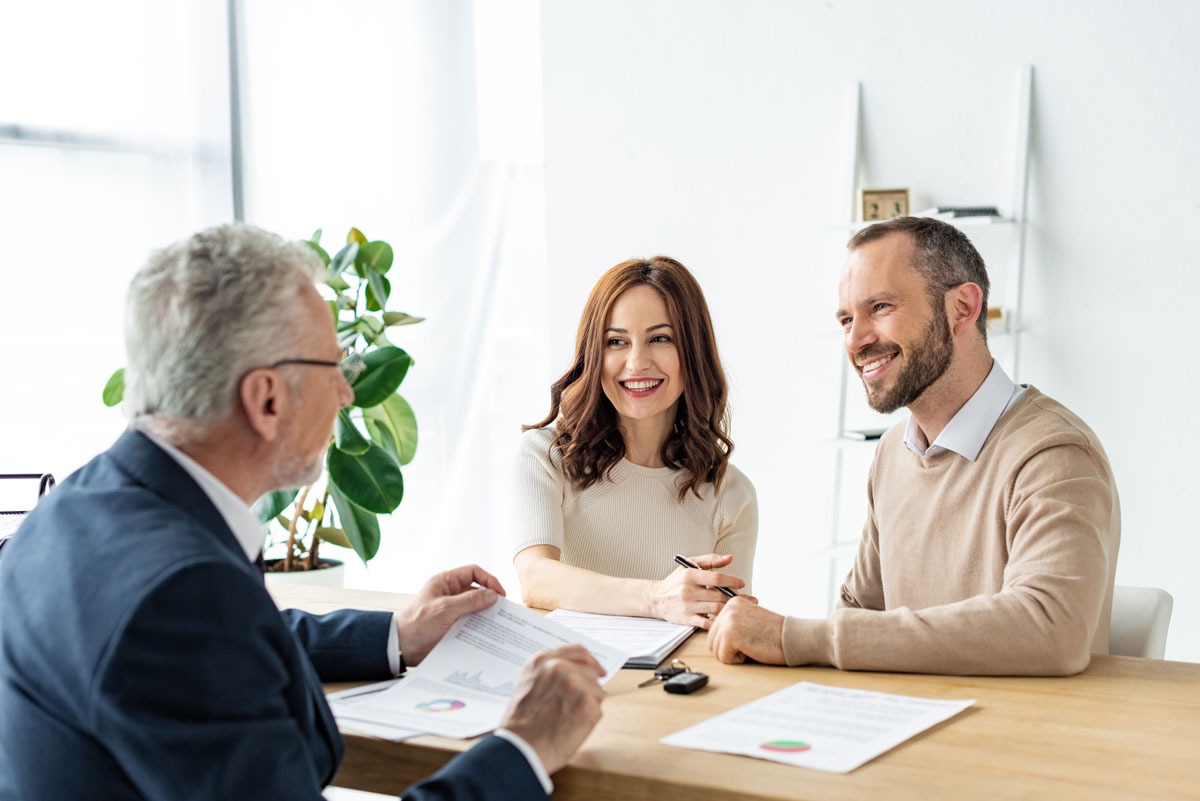 a business couple meeting a professional about General Liability Insurance in Berkeley, Fremont, Santa Clara, San Francisco, Hayward, CA, Oakland